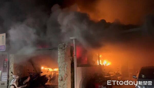 ▲▼馬公市中華路某租車行今凌晨發生火警。(圖/記者陳洋翻攝)