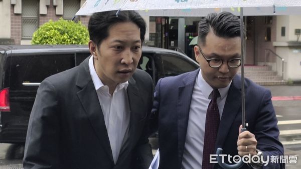 ▲▼街口集團創辦人胡亦嘉先前涉犯《證券交易法》,一審仍在台北地院審理,今(21日)出庭調查是否延長限制出境、出海,他願增加交保金換取解禁。(圖/記者黃哲民攝)