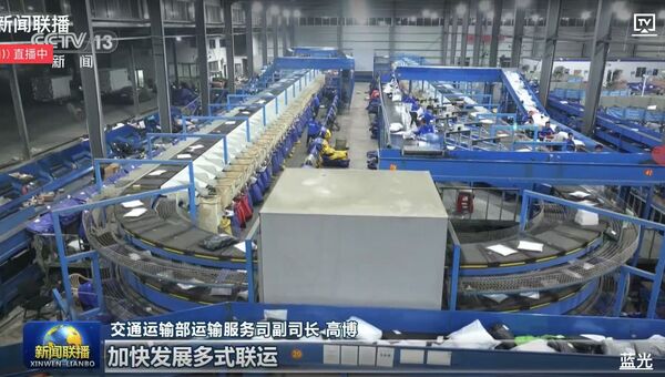 ▲▼ 北京、海運、出口、中美貿易戰、故宮空拍、城市物流、交通 。(圖/翻攝 央視新聞聯播)