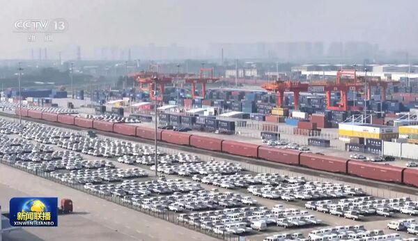 ▲▼ 北京、海運、出口、中美貿易戰、故宮空拍、城市物流、交通 。(圖/翻攝 央視新聞聯播)