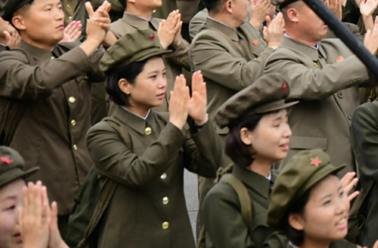 ▲▼北韓女兵「相繼暴斃」!闇黑內幕曝 父母淚:不敢把孩子送軍隊。(圖/勞動新聞)