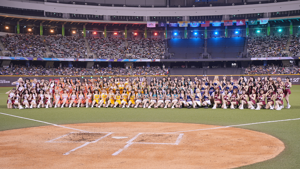 ▲Wing Stars派出18位人氣成員參與應援,與其他五隊啦啦隊女孩一同以最華麗與整齊劃一的演出,炒熱全場氣氛,為所有球員加油打氣。桂田文創提供。