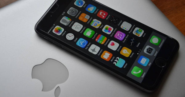 中國曾有一名女子同時交往20名男友,靠對方送的手機賣錢買房。(示意圖/翻攝自pixabay)