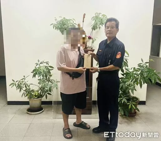 ▲枋寮警分局員警捐款助人。(圖/記者陳崑福翻攝)