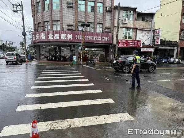 ▲內埔警方加強取締車輛不讓行人違規。(圖/記者陳崑福翻攝)