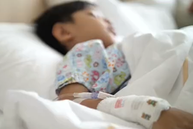 ▲▼5歲童脖子長一顆肉疙瘩,就醫確診癌症晚期。(圖/翻攝微博)