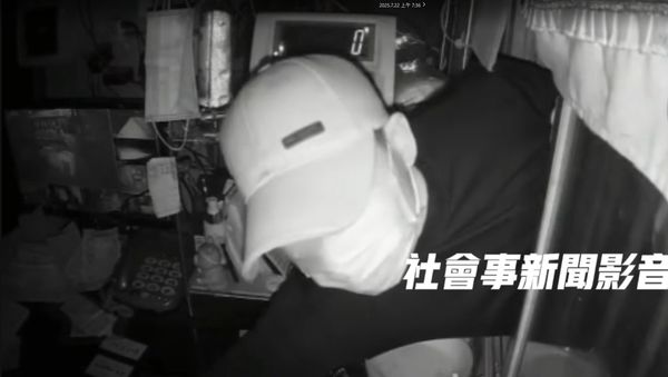 ▲台南市安南區一處回收場貨櫃屋遭竊,警方調閱監視器掌握嫌疑人潛入畫面。(圖/翻攝自社會事新聞影音,下同)