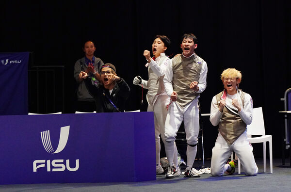 ▲中華擊劍代表隊在男子鈍劍團體賽遭日本逆轉無緣4強,陳弈通、陳致傑、許勝閎。(圖/大專體總提供)