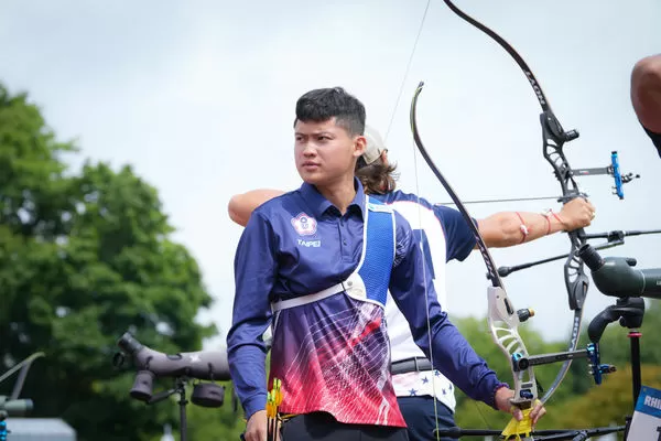 ▲中華射箭代表隊湯智鈞(右)、蘇于洋(左)、郭昱承(中)。(圖/大專體總提供)