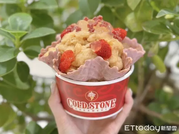 ▲▼COLD STONE找來立頓聯名推出全新「蜜桃冰茶雪貝」,加碼推出夏季限定「濃芒果」系列。(圖/記者蕭筠攝)