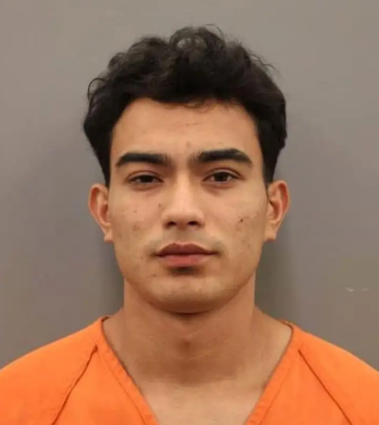 ▲▼她遭「美國非法移民」囚禁淪性奴!當街熊抱綁架 恐怖畫面曝。(圖/翻攝自X)