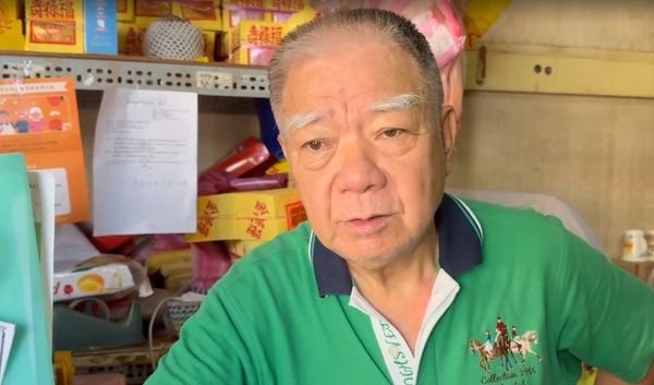 ▲台南市仁德區有民眾被檢舉指控長期在路邊潑撒食物、廚餘,餵養流浪狗及招來鳥類,除造成環境髒亂外,也引發流浪狗群追人、鳥糞及老鼠、蟑螂聚集等環境污染、病媒傳播問題。(民眾提供,下同)