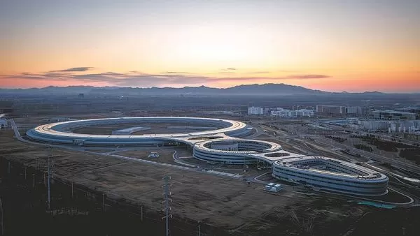 ▲▼北京懷柔科學城的大科學裝置「高能同步輻射光源」(HEPS)一期工程。(圖/翻攝自人民日報)