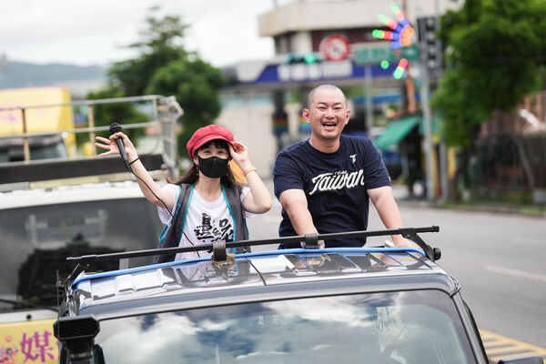 ▲▼民進黨新北市黨部今(24日)與罷免國民黨立委葉元之團體「板橋大刪元」共同舉辦「葉力迴向 新北來罷!」車掃前記者會。(圖/民進黨新北市黨部提供)