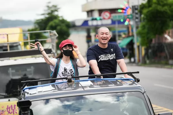 ▲▼民進黨新北市黨部今(24日)與罷免國民黨立委葉元之團體「板橋大刪元」共同舉辦「葉力迴向 新北來罷!」車掃前記者會。(圖/民進黨新北市黨部提供)