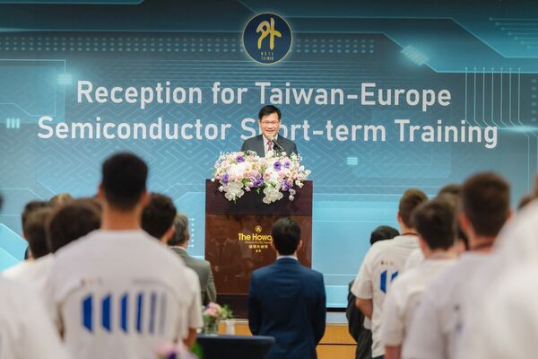 ▲▼外交部長林佳龍主持「2025台歐半導體短期培訓計畫」交流茶會。(圖/外交部提供)