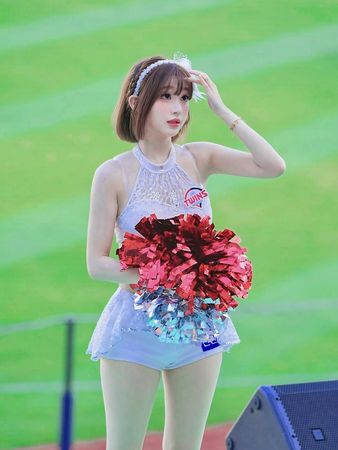 李珠珢最近被爆熱戀韓國帥哥外野手朴秀宗。(翻攝IG@0724.32)