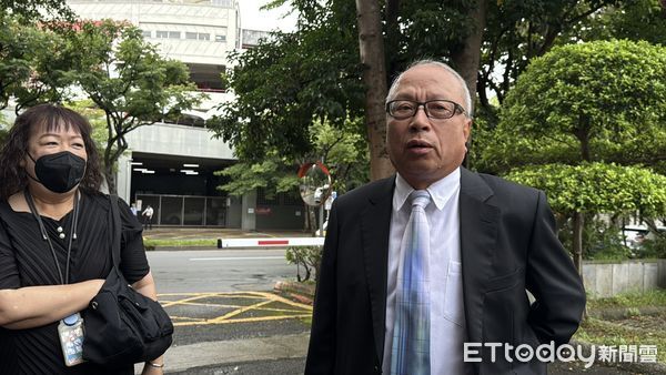 ▲▼ 陳麗如的律師陳明正到場 。(圖/記者黃宥寧攝)