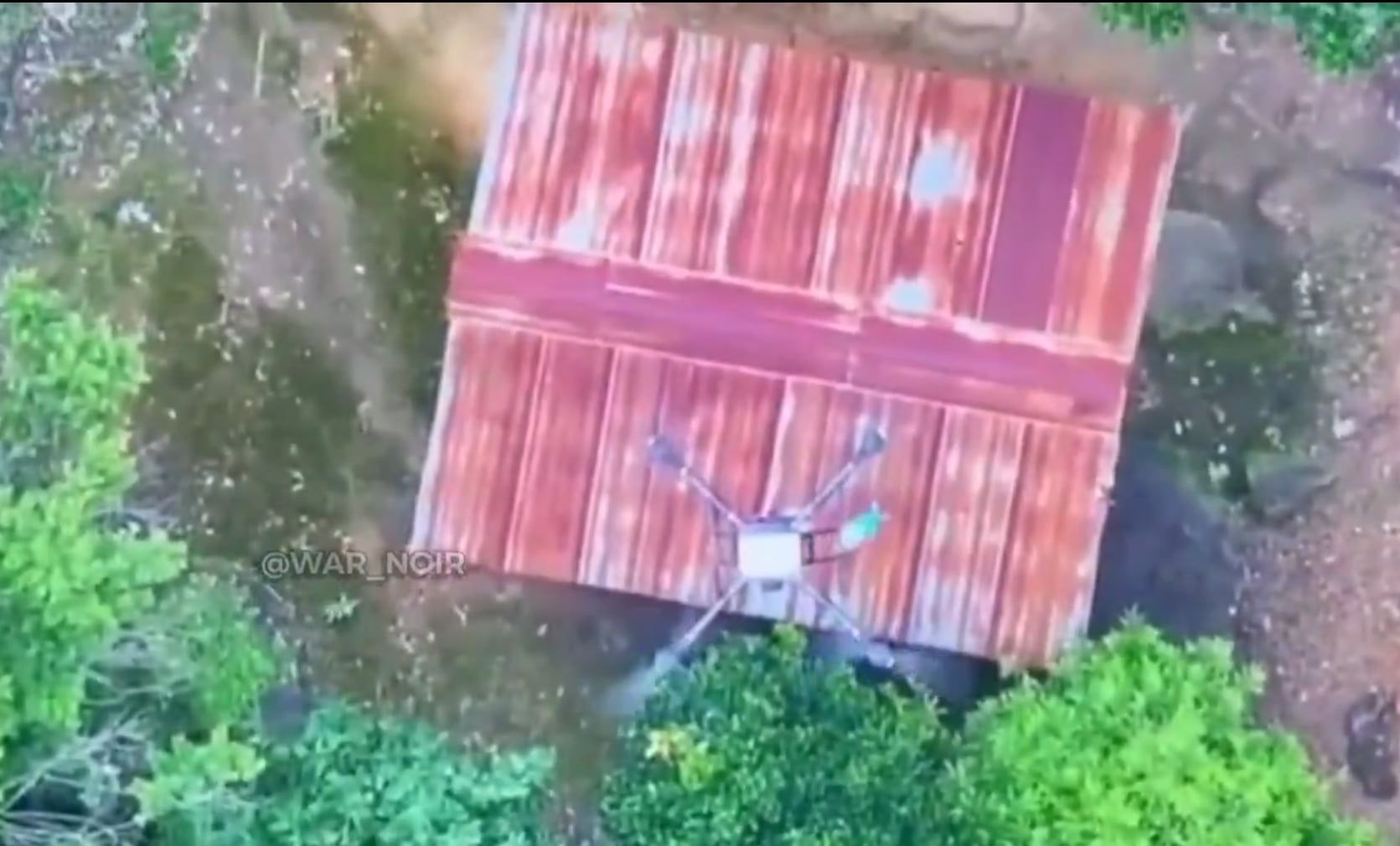 ▲▼ 泰軍無人機「炸爛柬彈藥庫」。(圖/翻攝自X)