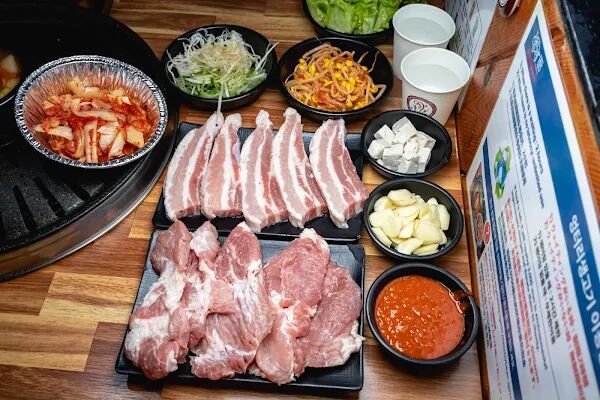 ▲▼荒謬的生肉明洞店。(圖/部落客美熊很愛吃授權提供)