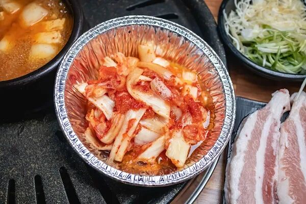 ▲▼荒謬的生肉明洞店。(圖/部落客美熊很愛吃授權提供)