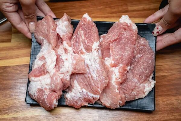 ▲▼荒謬的生肉明洞店。(圖/部落客美熊很愛吃授權提供)