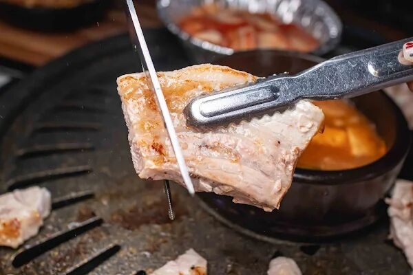 ▲▼荒謬的生肉明洞店。(圖/部落客美熊很愛吃授權提供)