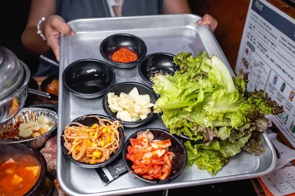 ▲▼荒謬的生肉明洞店。(圖/部落客美熊很愛吃授權提供)