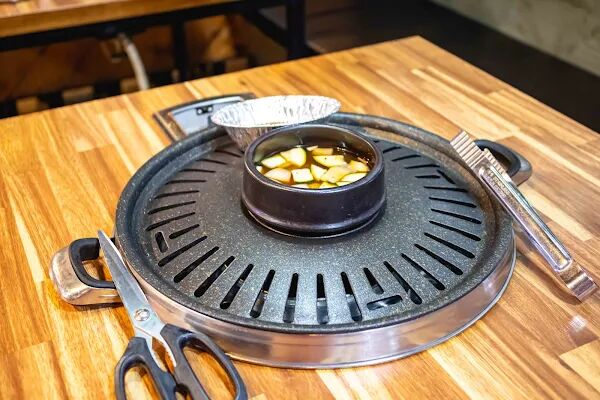 ▲▼荒謬的生肉明洞店。(圖/部落客美熊很愛吃授權提供)