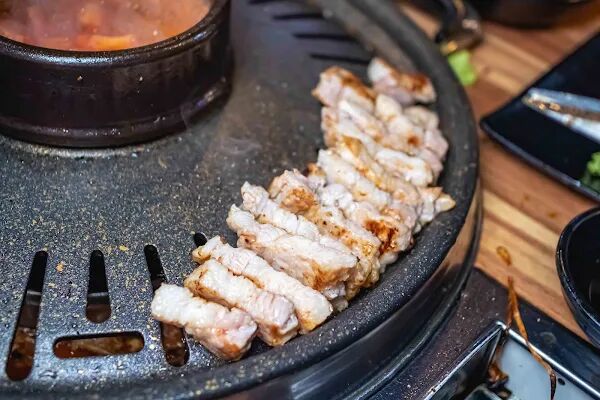 ▲▼荒謬的生肉明洞店。(圖/部落客美熊很愛吃授權提供)