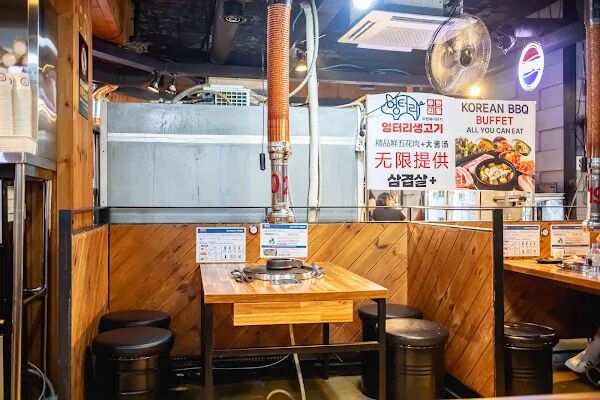 ▲▼荒謬的生肉明洞店。(圖/部落客美熊很愛吃授權提供)