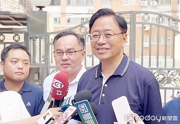 ▲桃園市長張善政今天下午在中壢區太子鎮社區投票後接受媒體聯訪。(圖/記者沈繼昌攝)