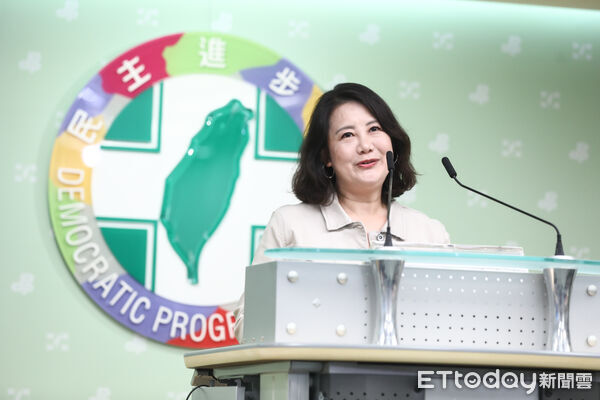 ▲全台大罷免行動失敗,民進黨團幹事長吳思瑤出面說明。(圖/記者林敬旻攝)