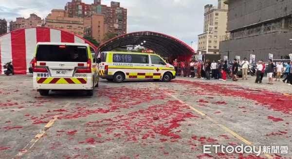 ▲▼大罷免,桃園翁噎到送醫。(圖/記者沈繼昌翻攝)