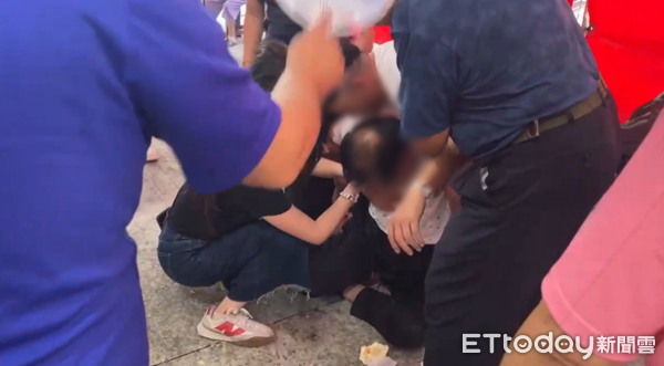 ▲▼大罷免,桃園翁噎到送醫。(圖/記者沈繼昌翻攝)