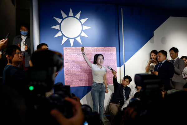 ▲國民黨立委徐巧芯成功挺過大罷免,感謝選民力挺。(圖/路透)