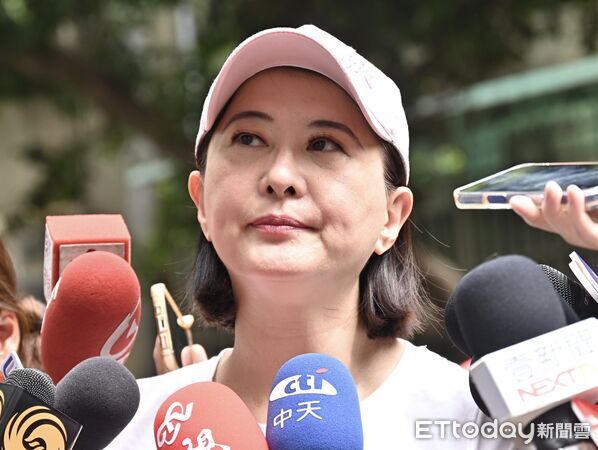 ▲▼王鴻薇車隊掃街謝票。(圖/記者李毓康攝)