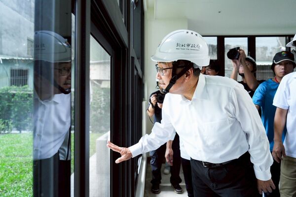 ▲▼ 新北市長視察泰山首座社宅工程114年底招租 。(圖/新北市政府城鄉發展局提供)