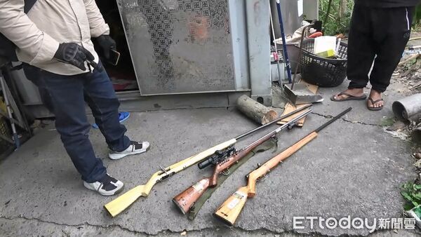 ▲南投警方破獲以鐵工廠偽裝的地下獵槍工廠,逮捕嫌犯林姓男子。(圖/記者高堂堯翻攝,下同)