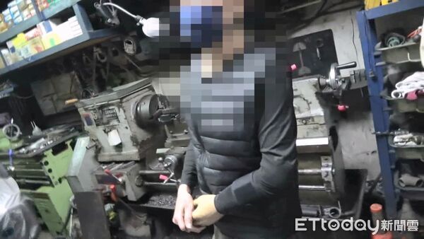 ▲南投警方破獲以鐵工廠偽裝的地下兵工廠,逮捕不具原民身分的林姓男子。(圖/記者高堂堯翻攝)