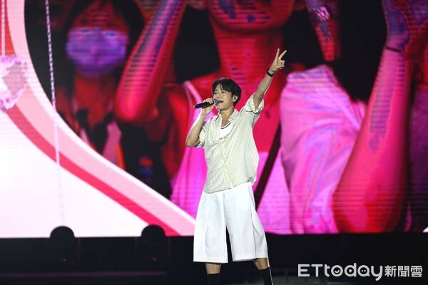 ▲▼新生代創作男歌手王ADEN,以真摯的情感唱出浪漫情歌,打動現場每一位聽眾。(圖/花蓮縣政府提供,下同)