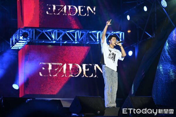 ▲▼新生代創作男歌手王ADEN,以真摯的情感唱出浪漫情歌,打動現場每一位聽眾。(圖/花蓮縣政府提供,下同)