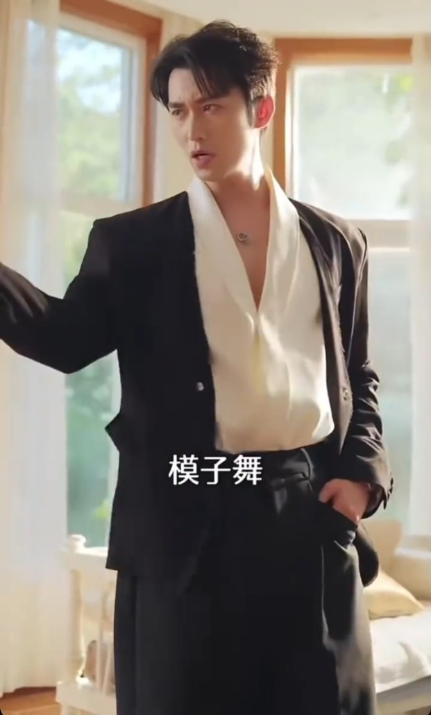 ▲▼短劇男神王道鐵跳掃腿舞,片段全網瘋傳。(圖/翻攝自微博)