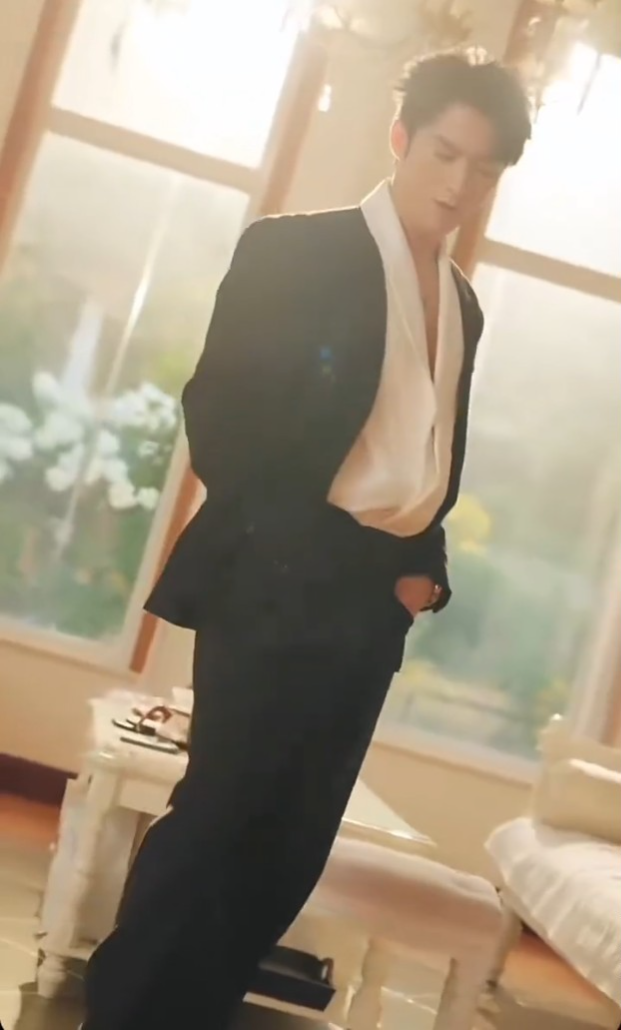 ▲▼短劇男神王道鐵跳掃腿舞,片段全網瘋傳。(圖/翻攝自微博)