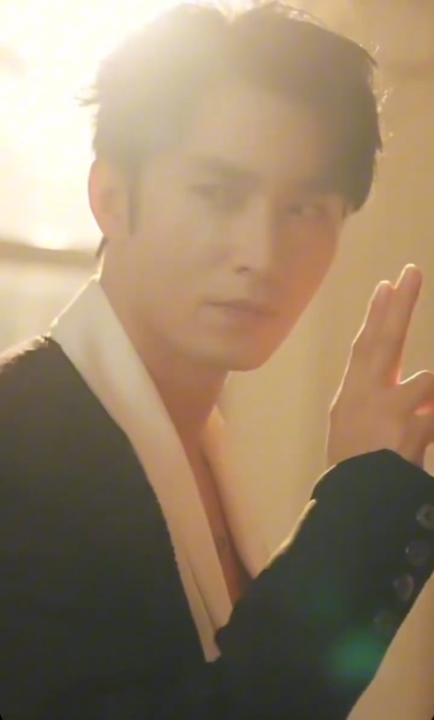 ▲▼短劇男神王道鐵跳掃腿舞,片段全網瘋傳。(圖/翻攝自微博)