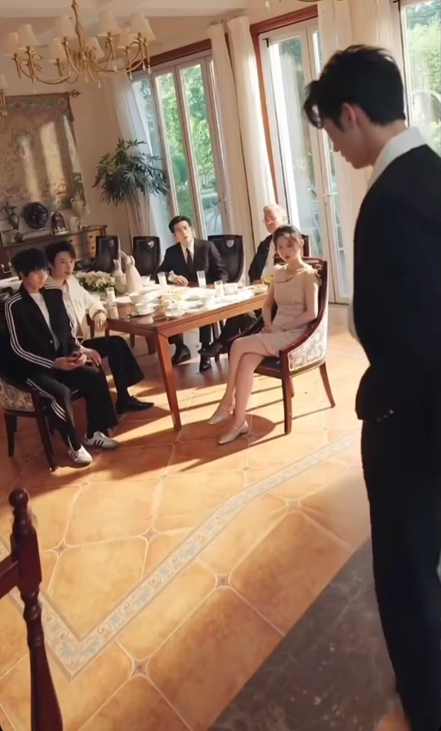 ▲▼短劇男神王道鐵跳掃腿舞,片段全網瘋傳。(圖/翻攝自微博)