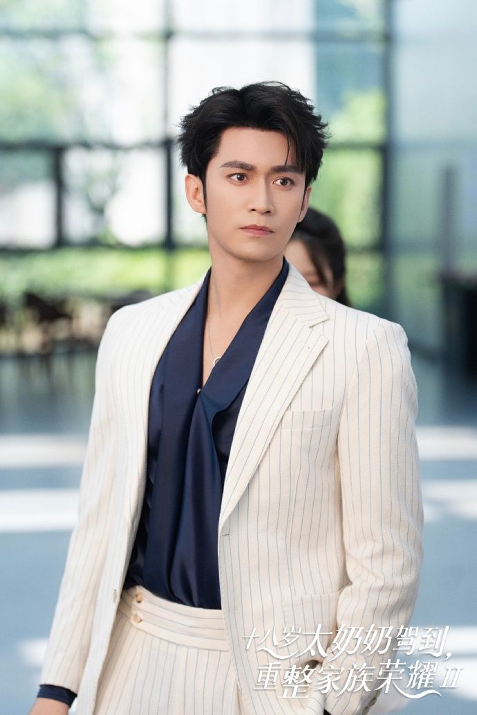 ▲▼短劇男神王道鐵跳掃腿舞,片段全網瘋傳。(圖/翻攝自微博)