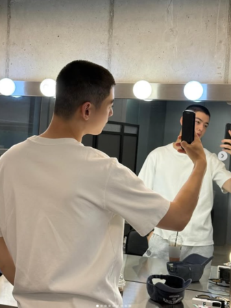 ▲網友分享的車銀優與同梯們照片。(圖/翻攝自韓網)