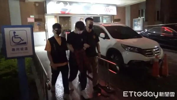 ▲刑事局逮捕詐騙包租公的主嫌曹姓車手。(圖/記者張君豪翻攝)