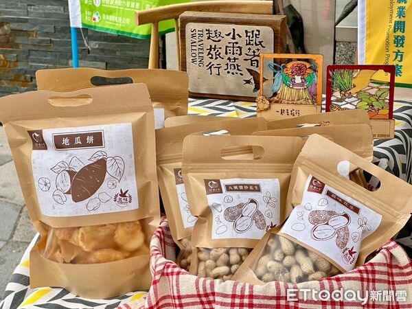 ▲雲嘉南分署攜手在地團體舉辦「雲嘉南好物市集」,將特色農產帶進新營服務區。(記者林東良翻攝,下同)